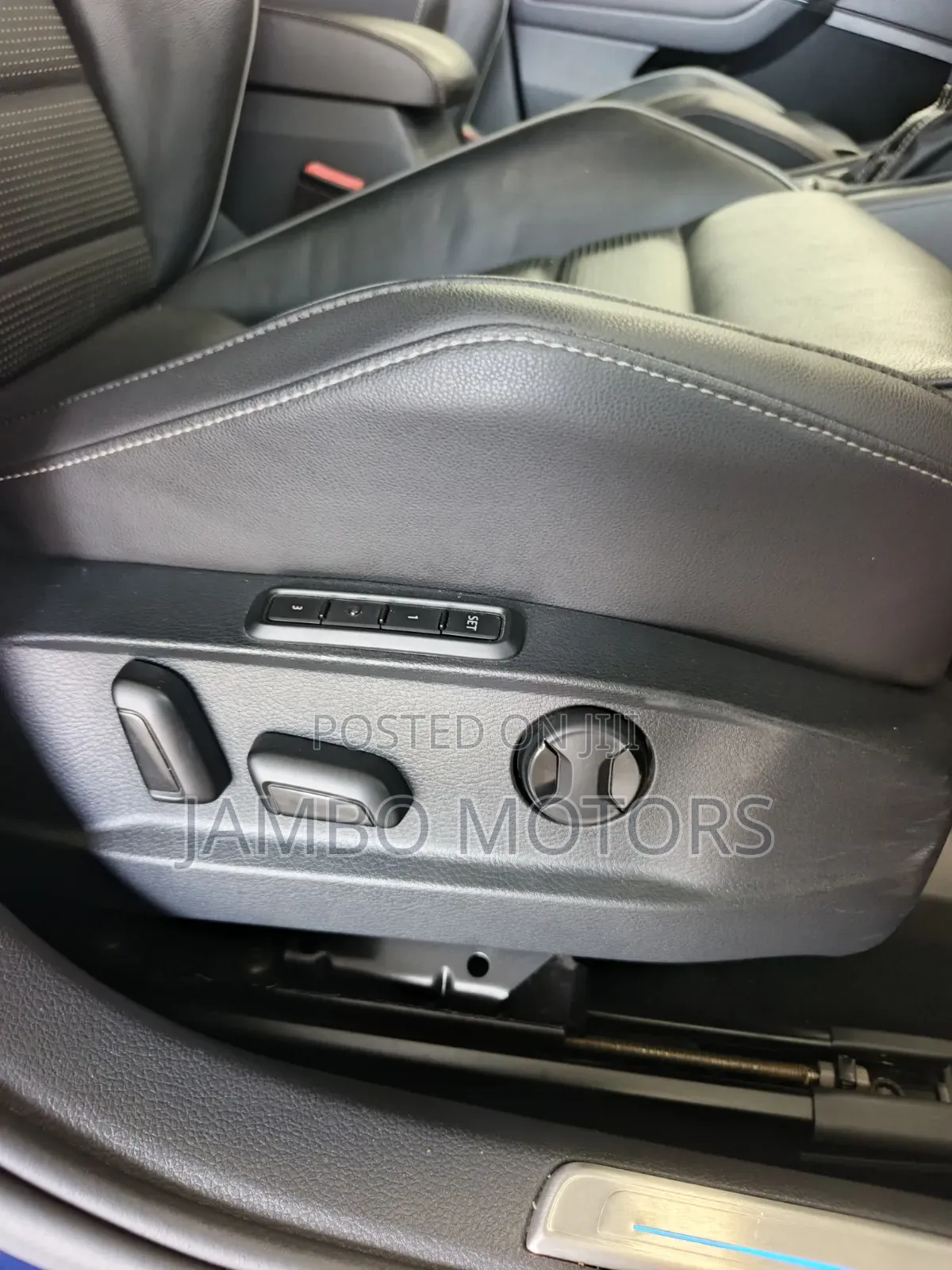 Volkswagen Golf R 4-Door w/DCC & Navigation 2019