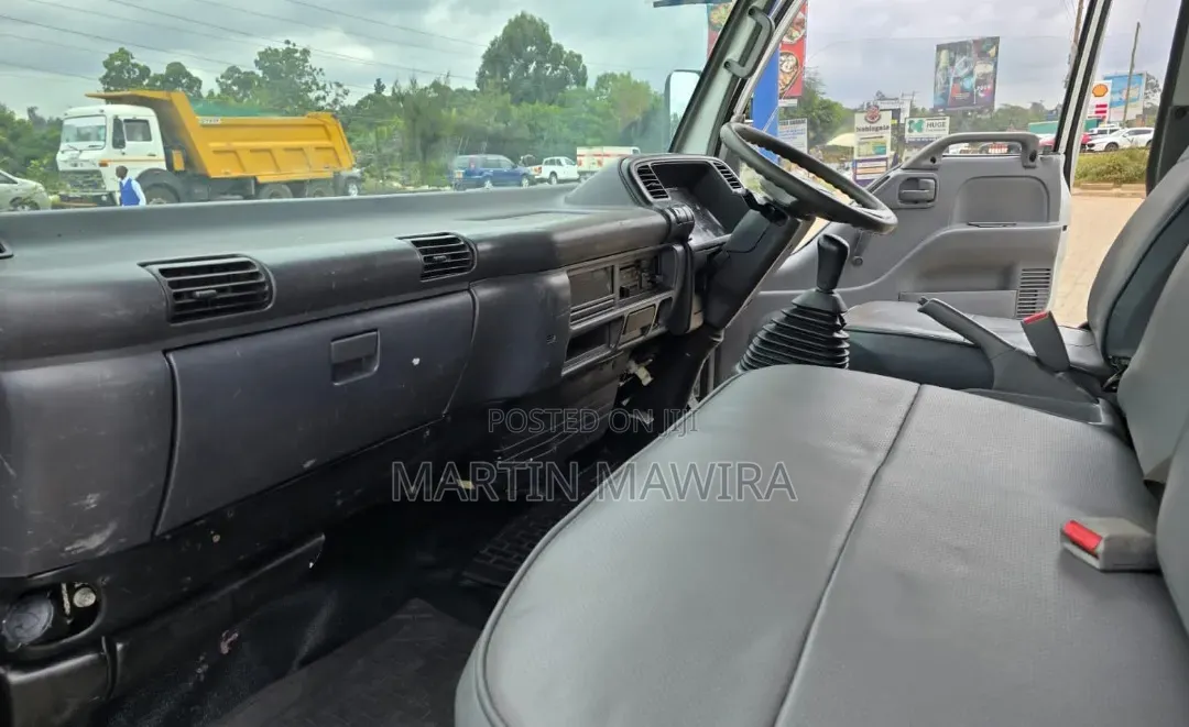 Clean Isuzu Npr