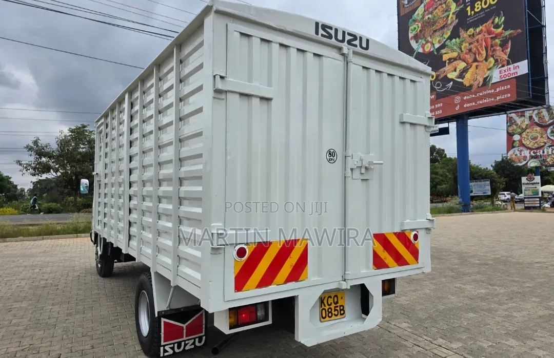 Clean Isuzu Npr