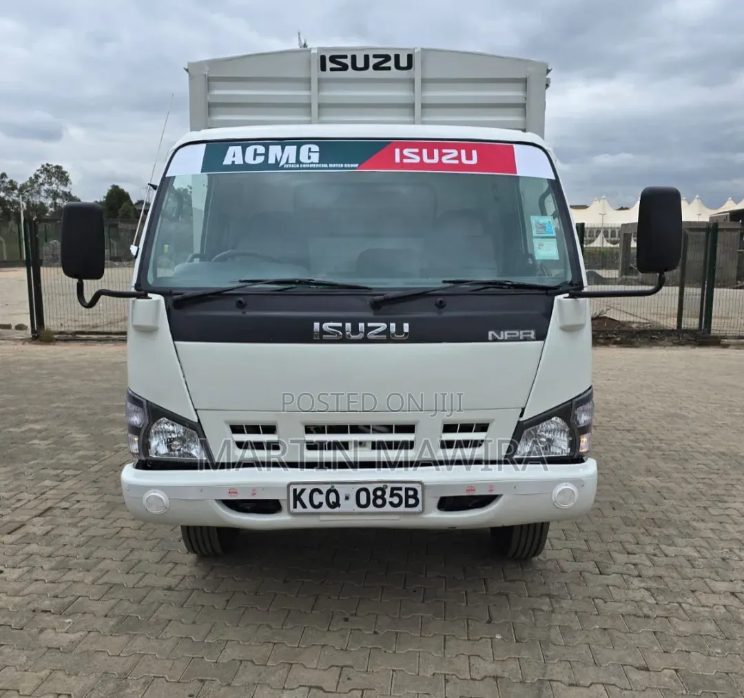 Clean Isuzu Npr