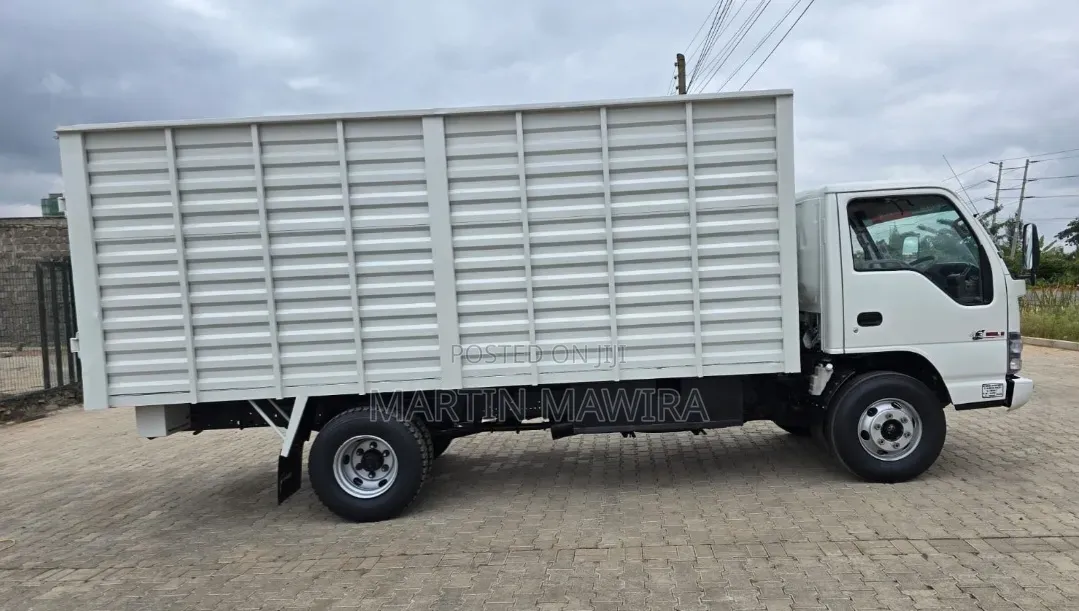 Clean Isuzu Npr
