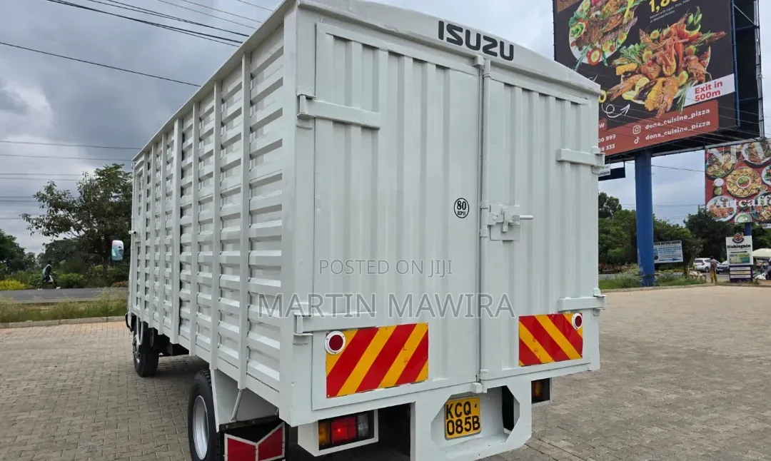 Clean Isuzu Npr
