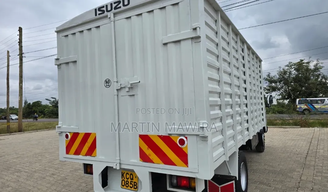 Clean Isuzu Npr
