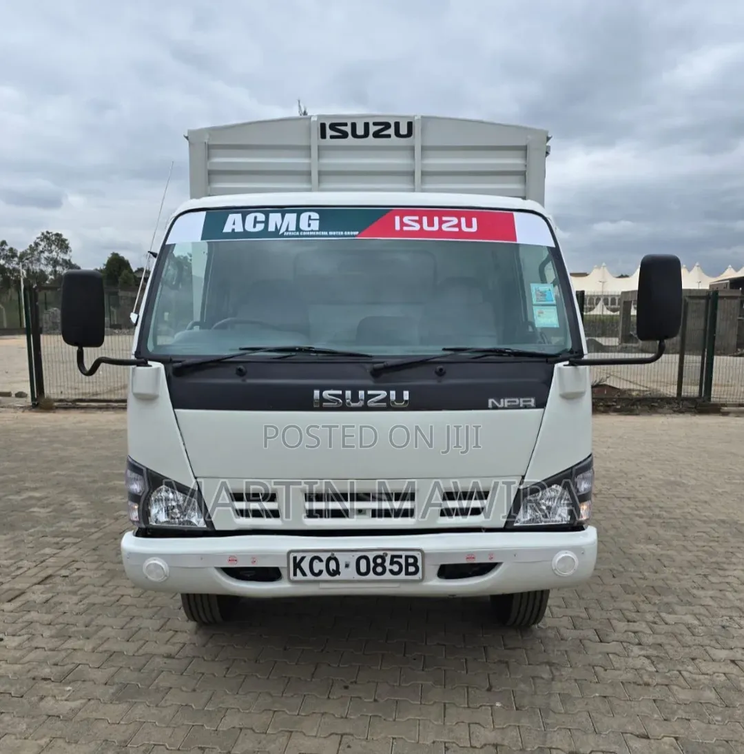 Clean Isuzu Npr