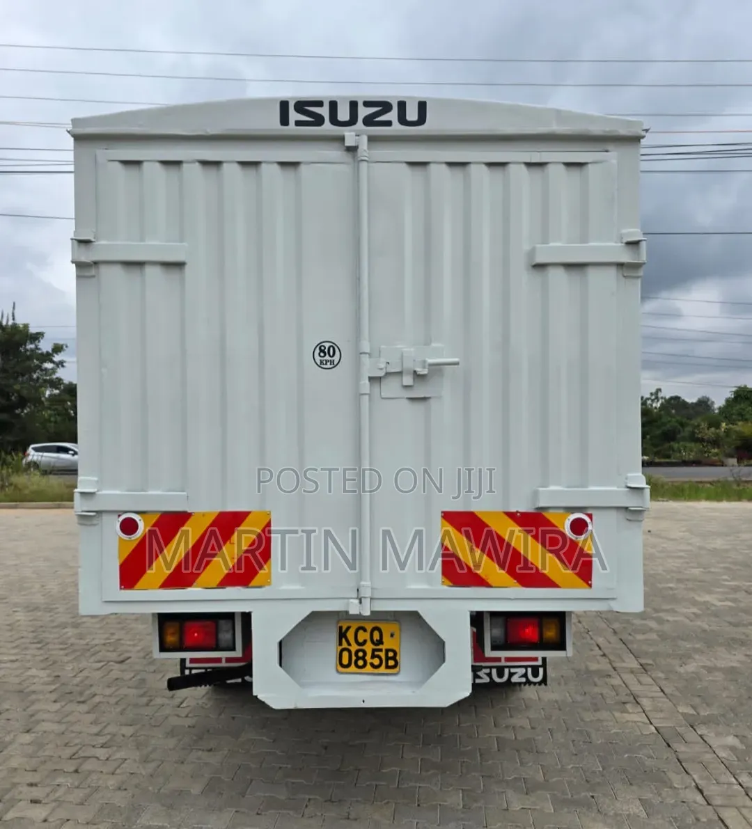 Clean Isuzu Npr
