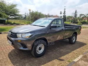 Toyota Hilux 2023 Gray
