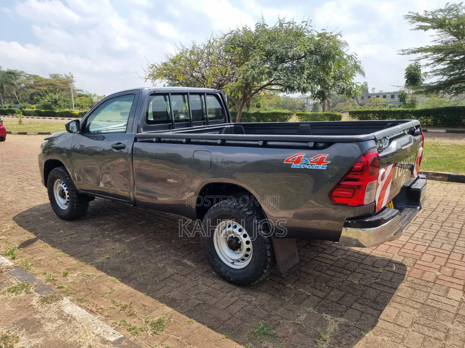 Toyota Hilux 2023 Gray