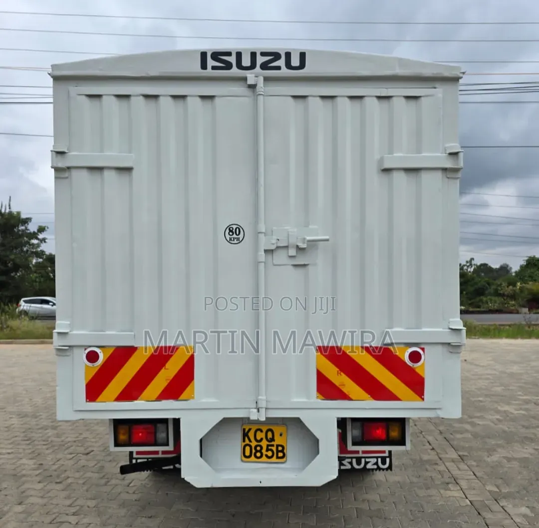 Clean Isuzu Npr