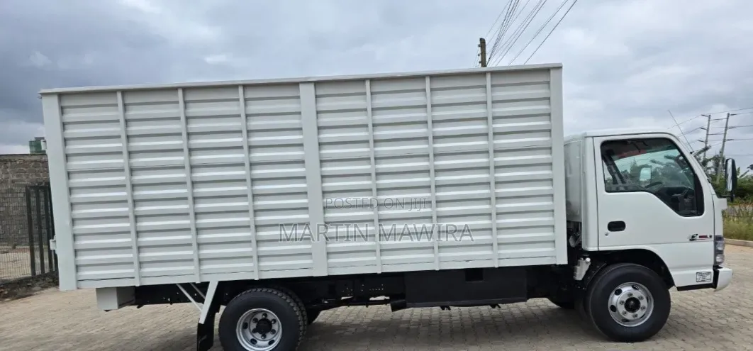 Clean Isuzu Npr