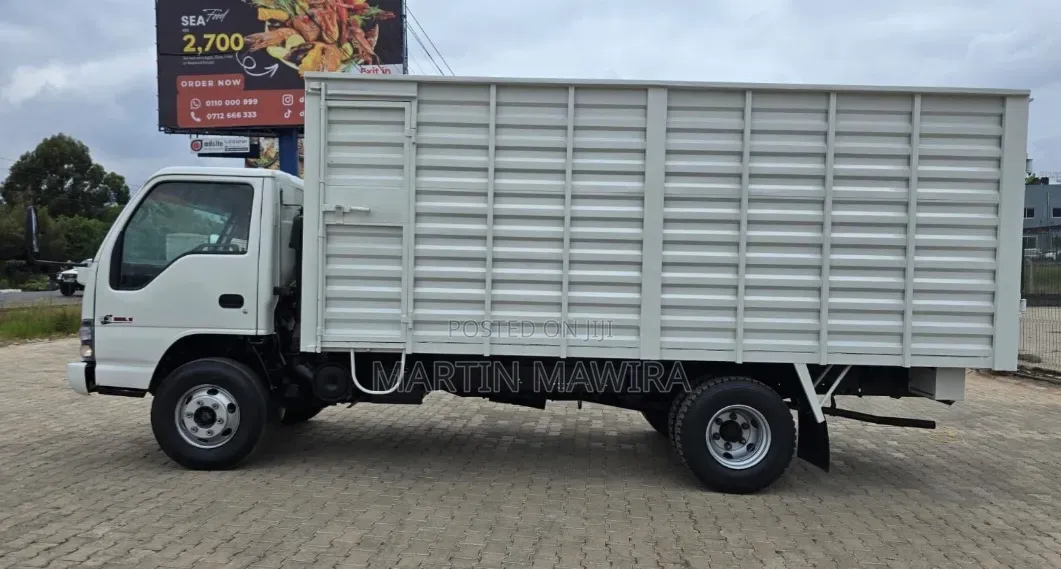 Clean Isuzu Npr