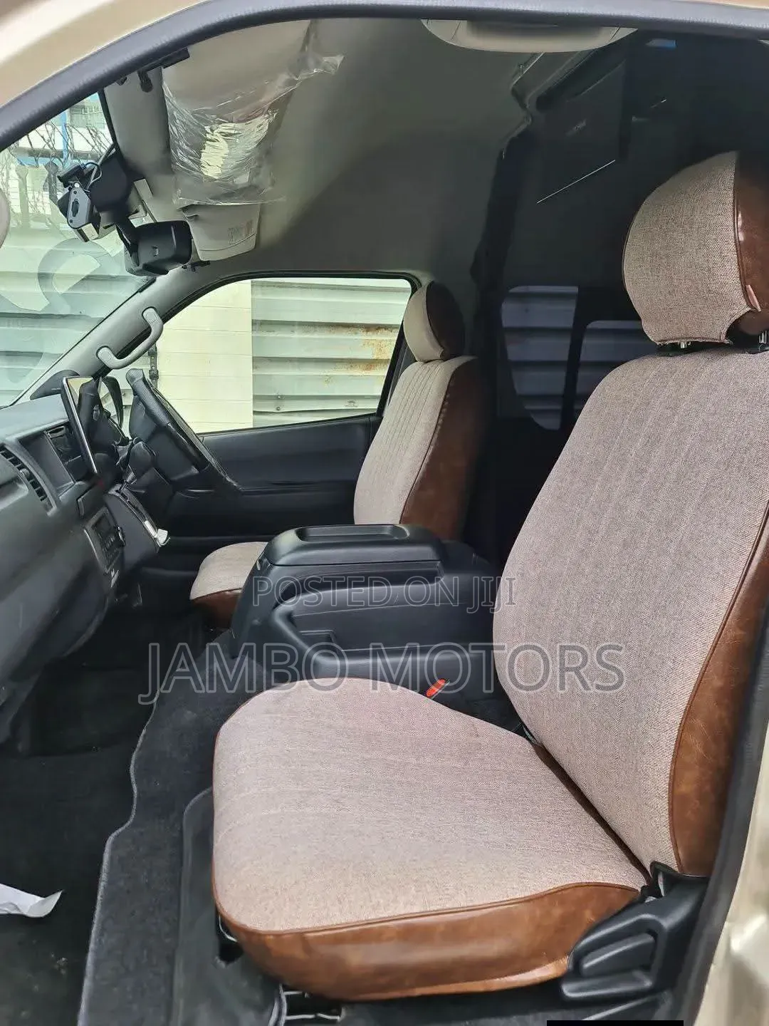 Toyota HiAce 2021 Gold