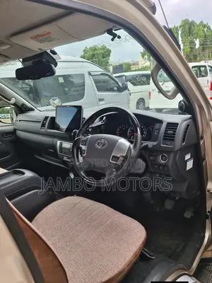Toyota HiAce 2021 Gold