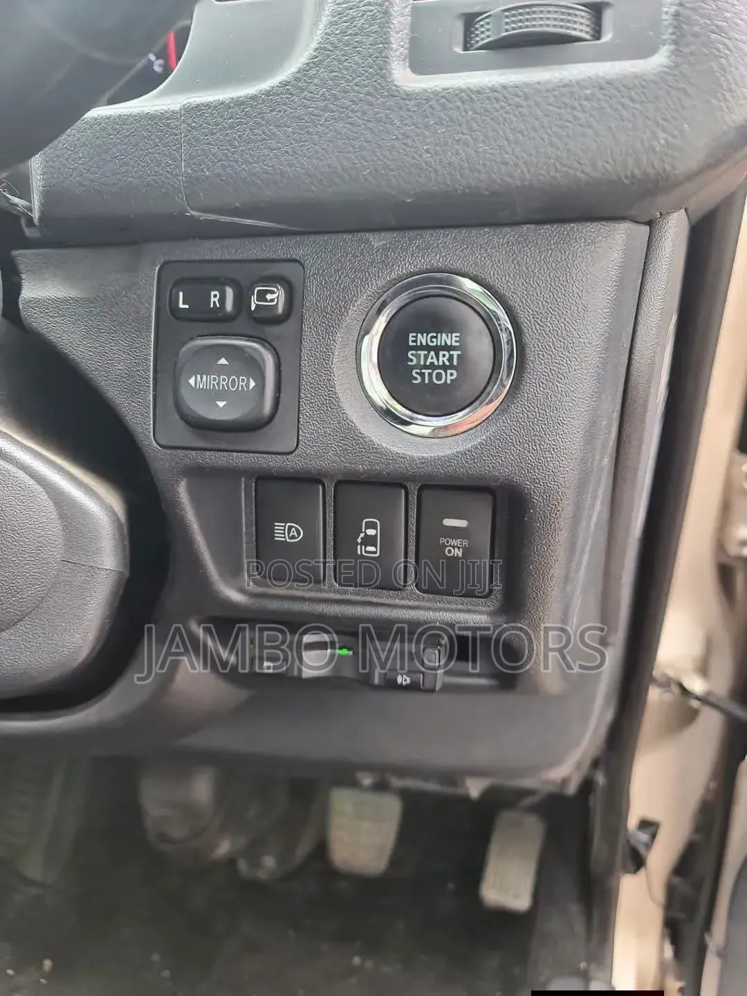 Toyota HiAce 2021 Gold