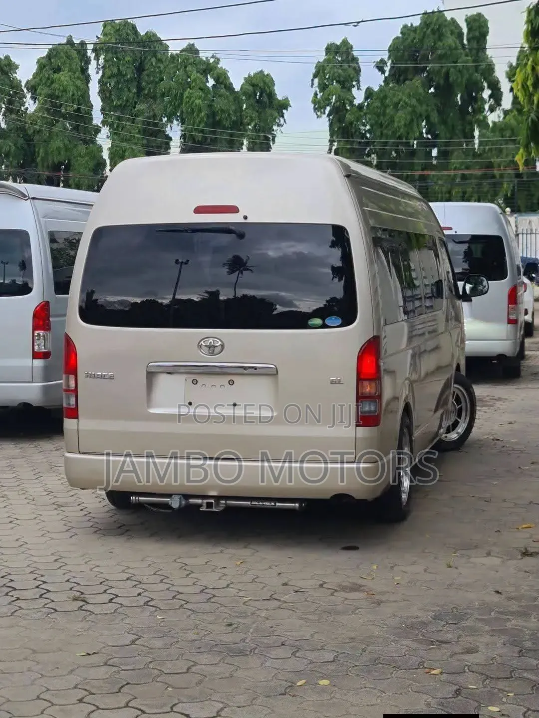 Toyota HiAce 2021 Gold
