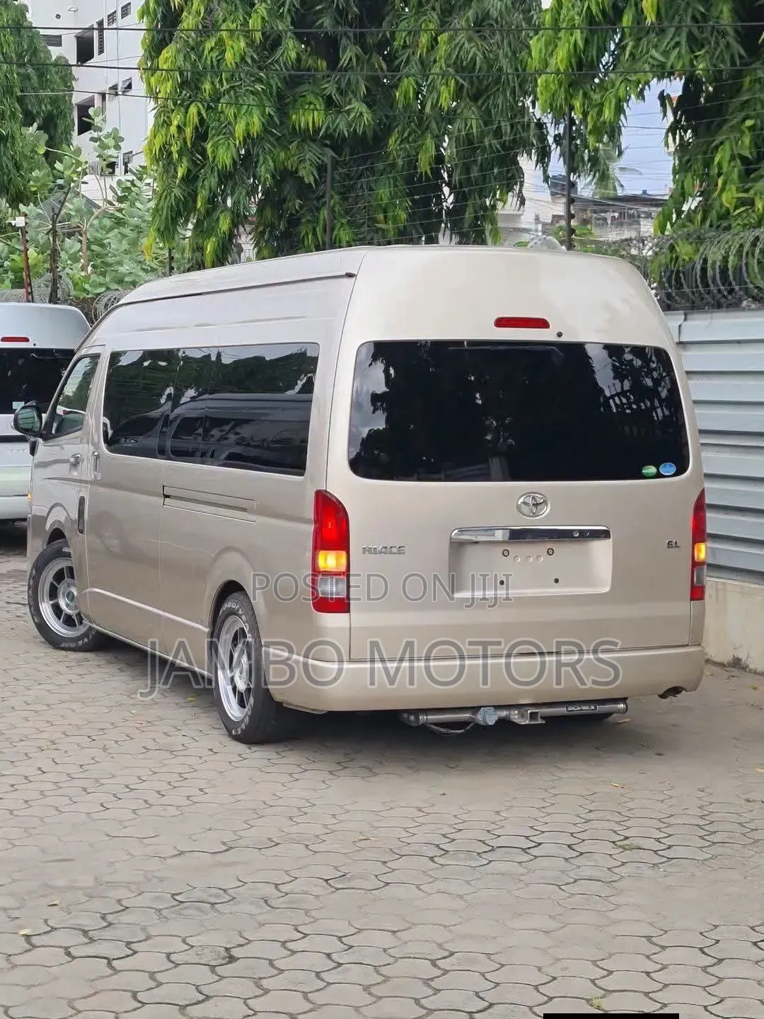 Toyota HiAce 2021 Gold