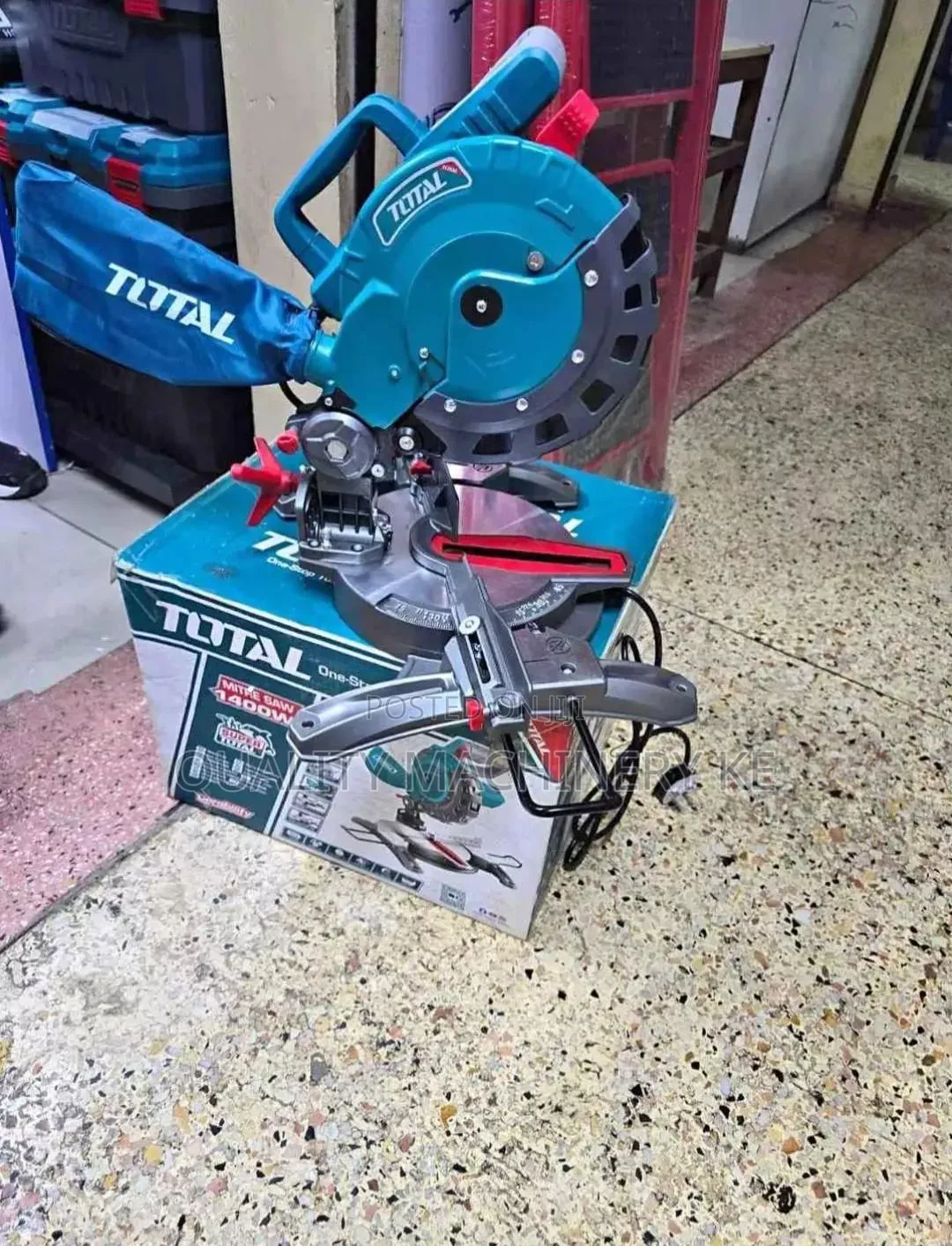 Heavy-Duty 1400w Total Mitre Saw