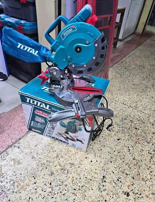 Heavy-Duty 1400w Total Mitre Saw