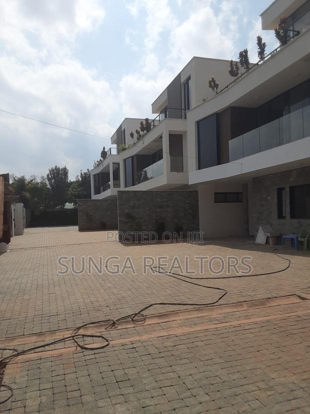 4bdrm Villa in Paradise Lost, Runda for sale - thumbnail 2