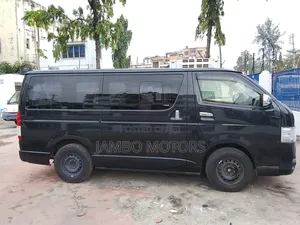 Toyota HiAce 2021