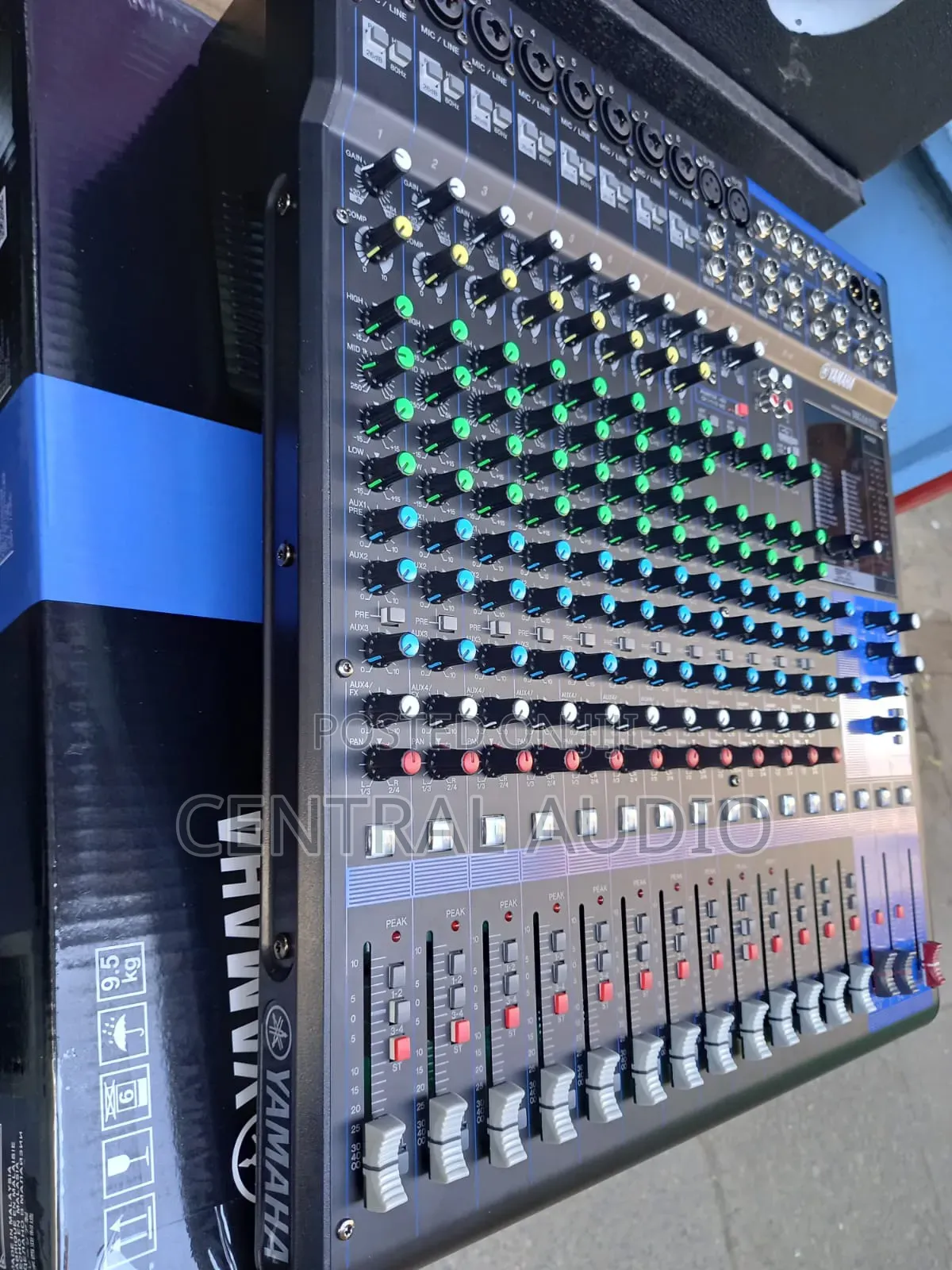 16xu Yamaha Plain Mixer