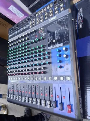 16xu Yamaha Plain Mixer