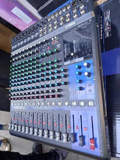 16xu Yamaha Plain Mixer - thumbnail 2
