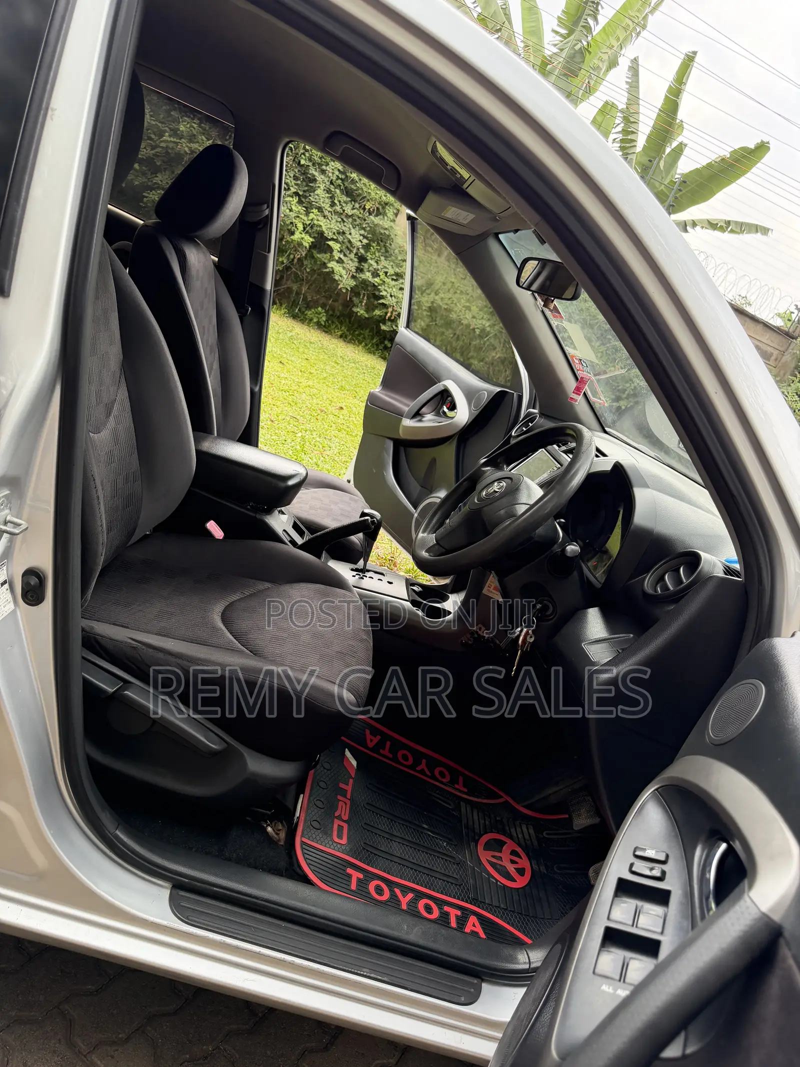 Toyota RAV4 2010 Silver