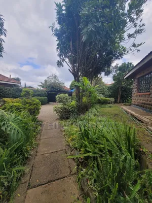 4bdrm Bungalow in Oloolua for rent