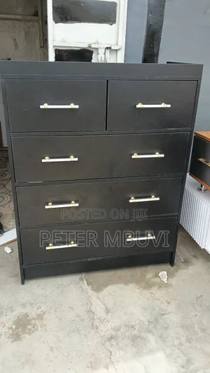 Modern Chest of Drawer