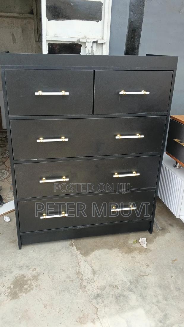 Modern Chest of Drawer