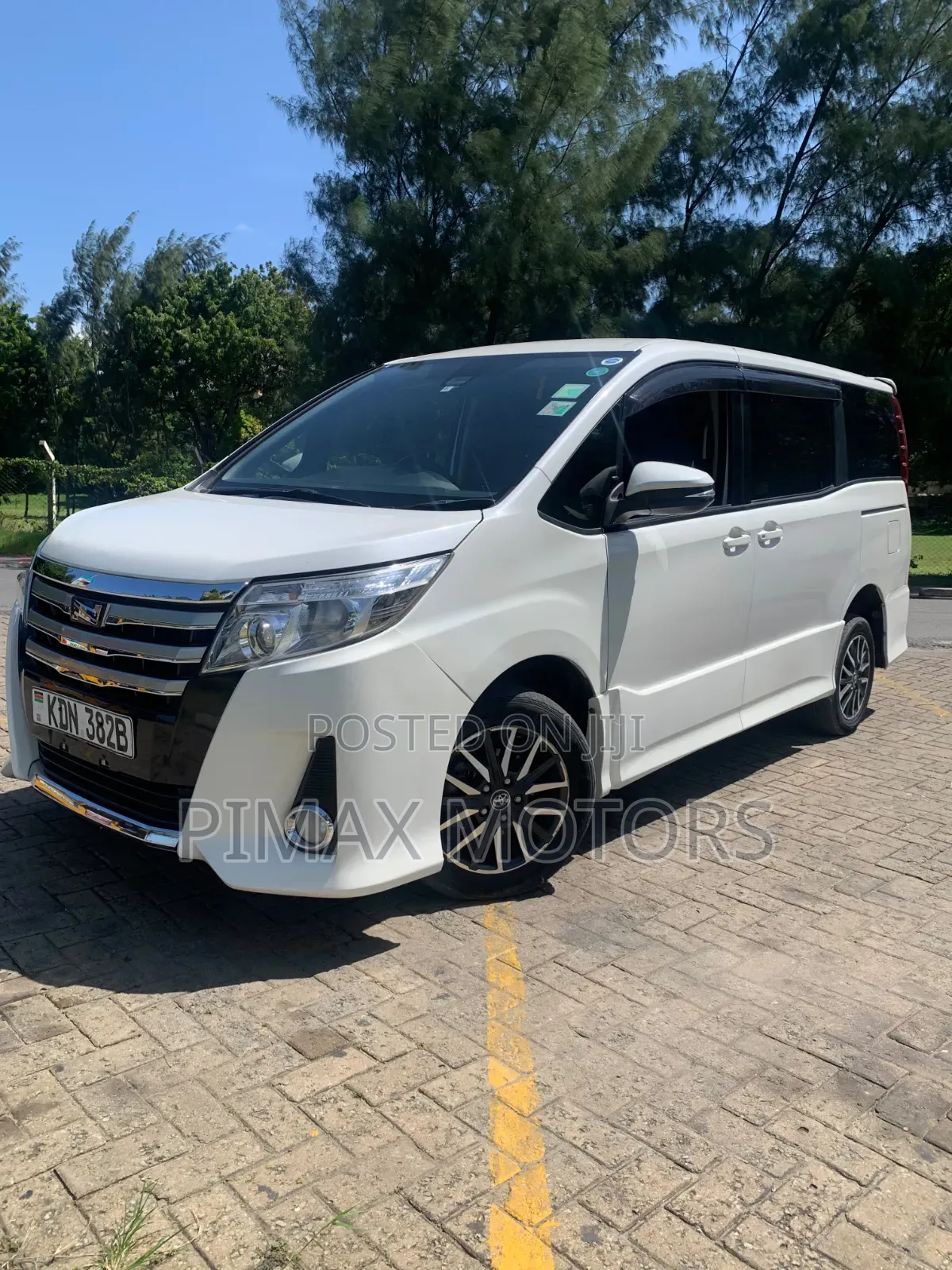 Toyota Noah 2016 White
