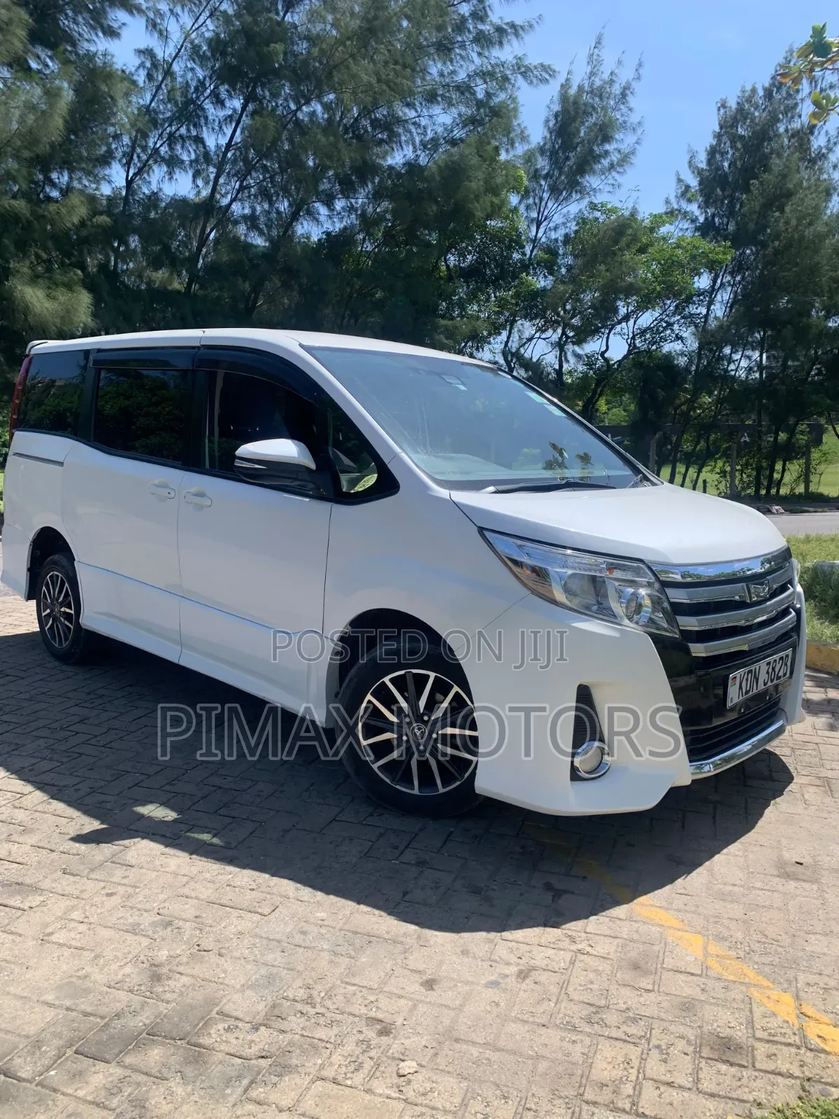 Toyota Noah 2016 White