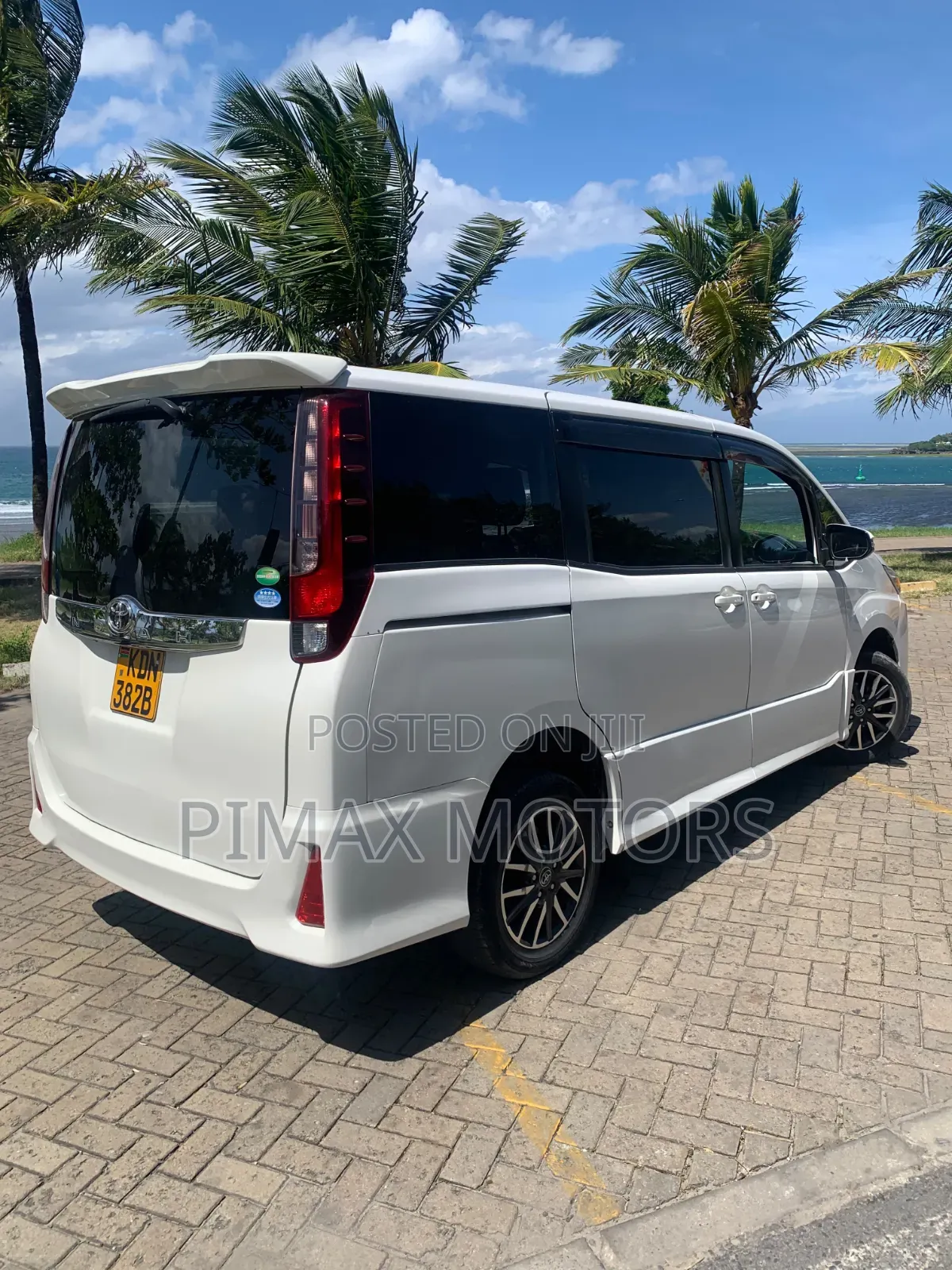 Toyota Noah 2016 White