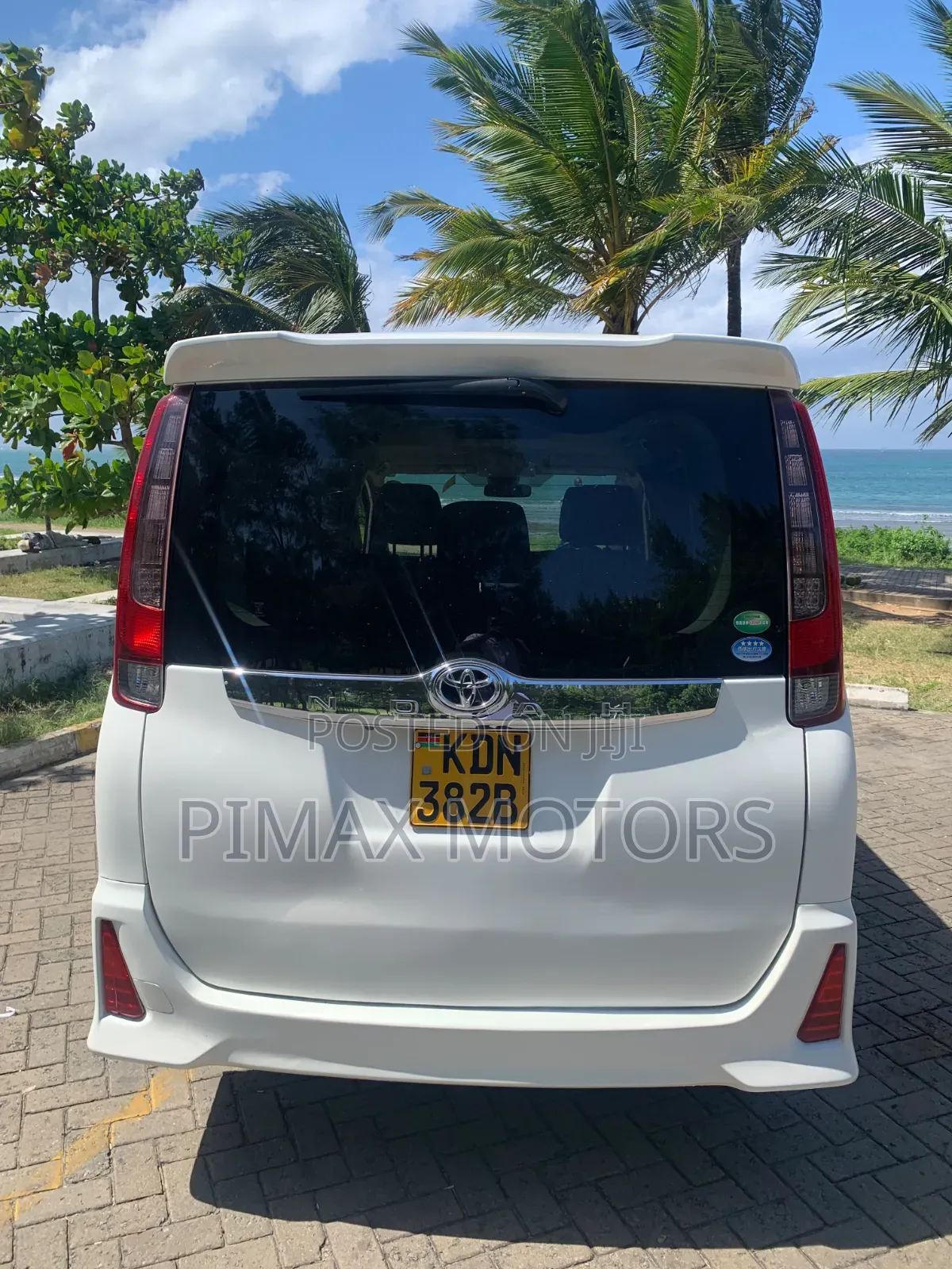 Toyota Noah 2016 White