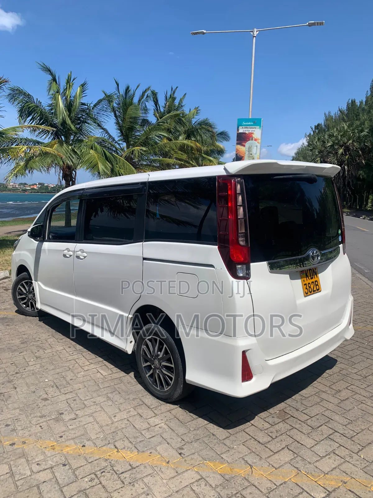 Toyota Noah 2016 White