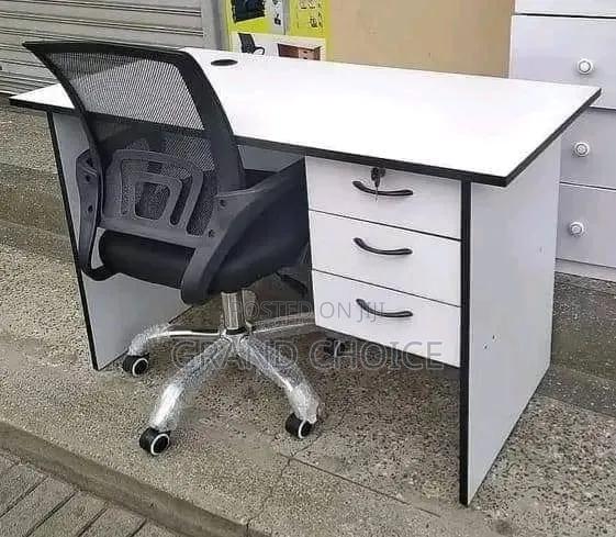 Quality Working Desk With Mesh Chair