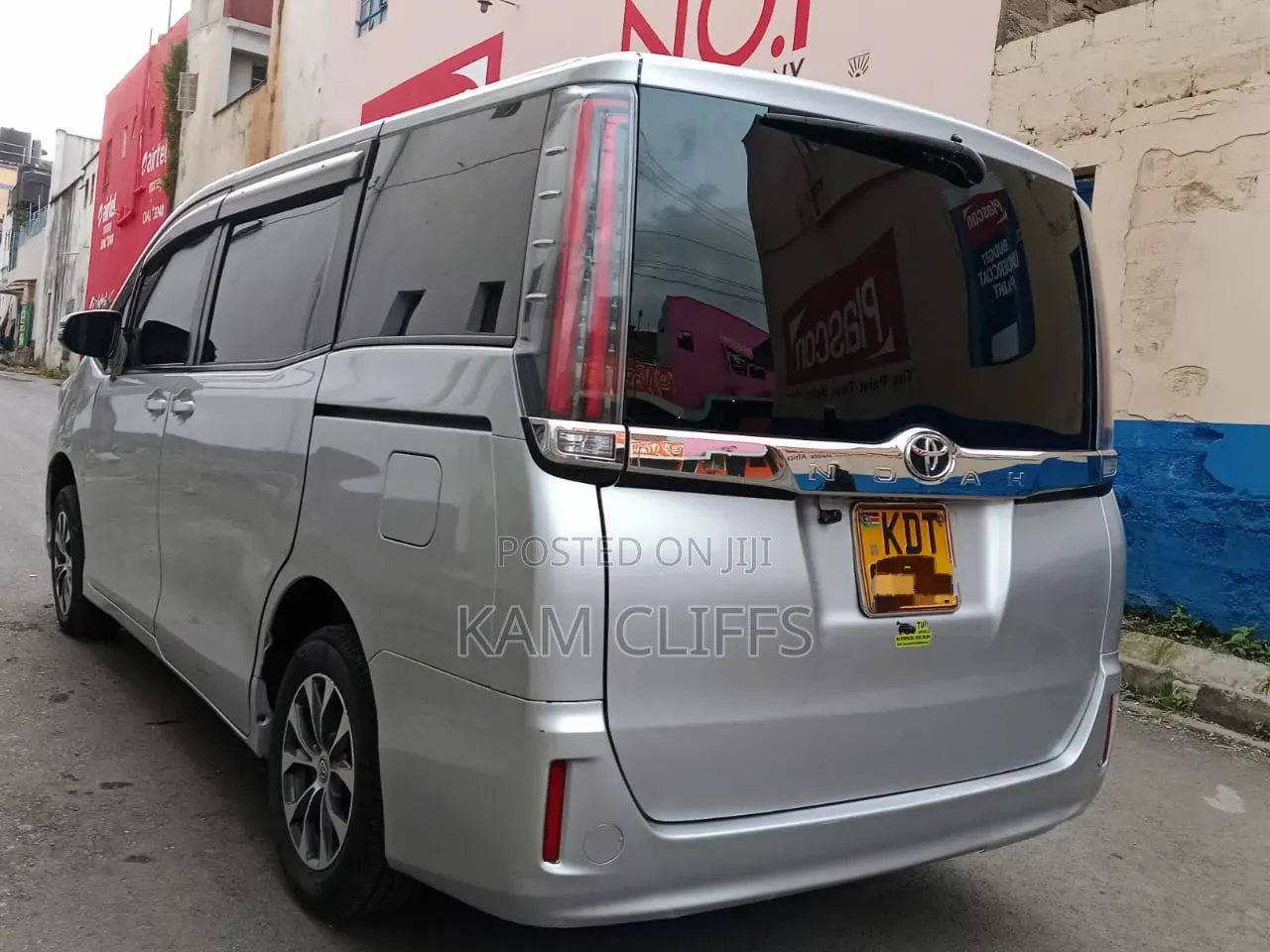 Toyota Noah 2018 Silver
