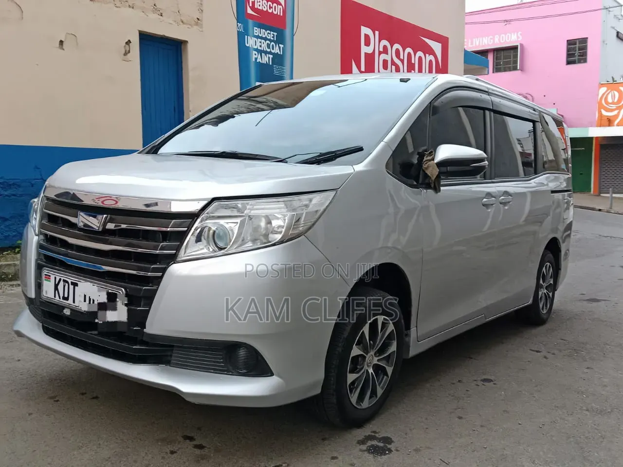Toyota Noah 2018 Silver