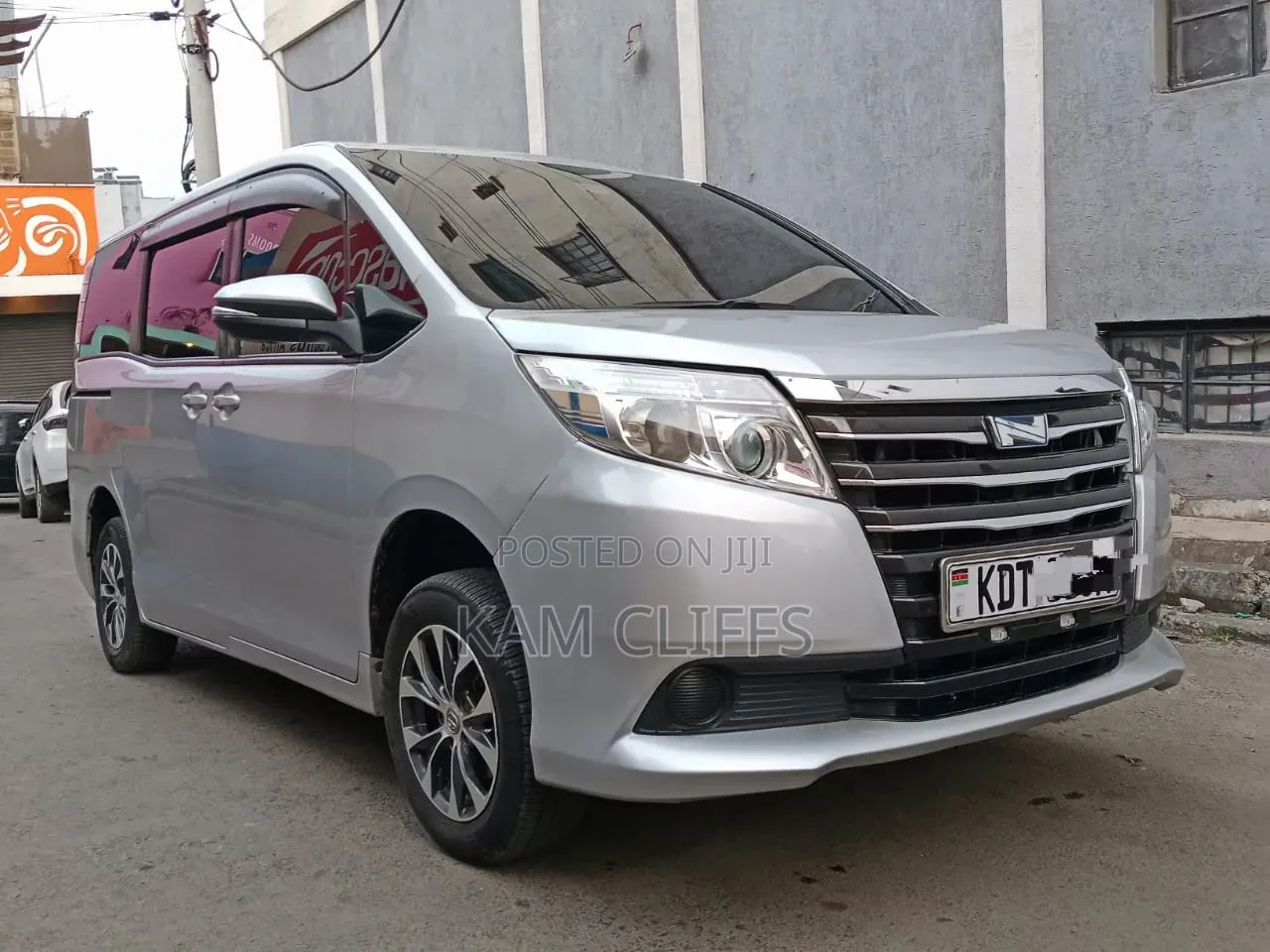 Toyota Noah 2018 Silver
