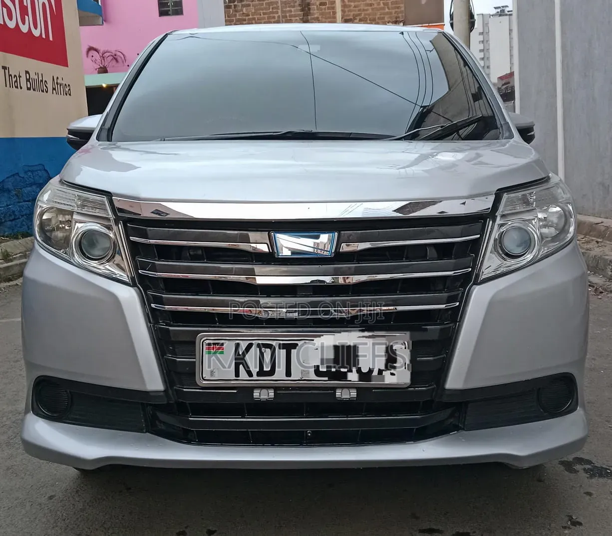 Toyota Noah 2018 Silver