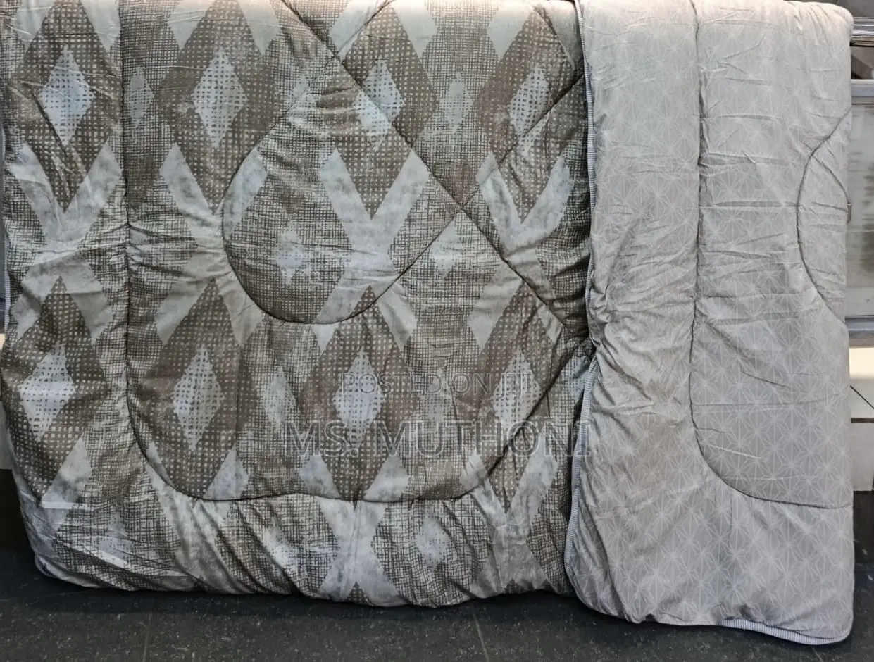Warm / Quality Patterned Duvet Set Ft a Reversible Design
