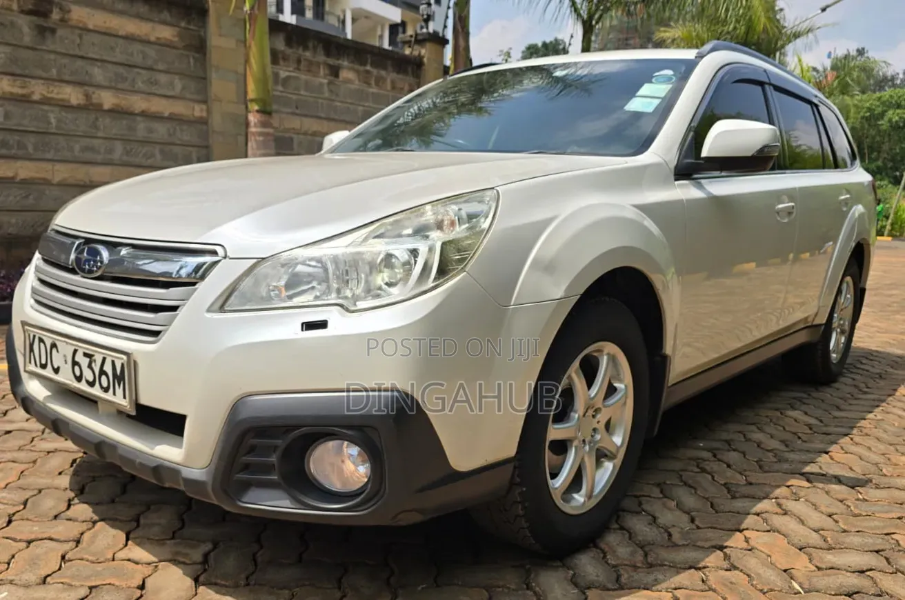 Subaru Outback 2.5i 4dr Wagon AWD (2.5L 4cyl 6M) 2014 White