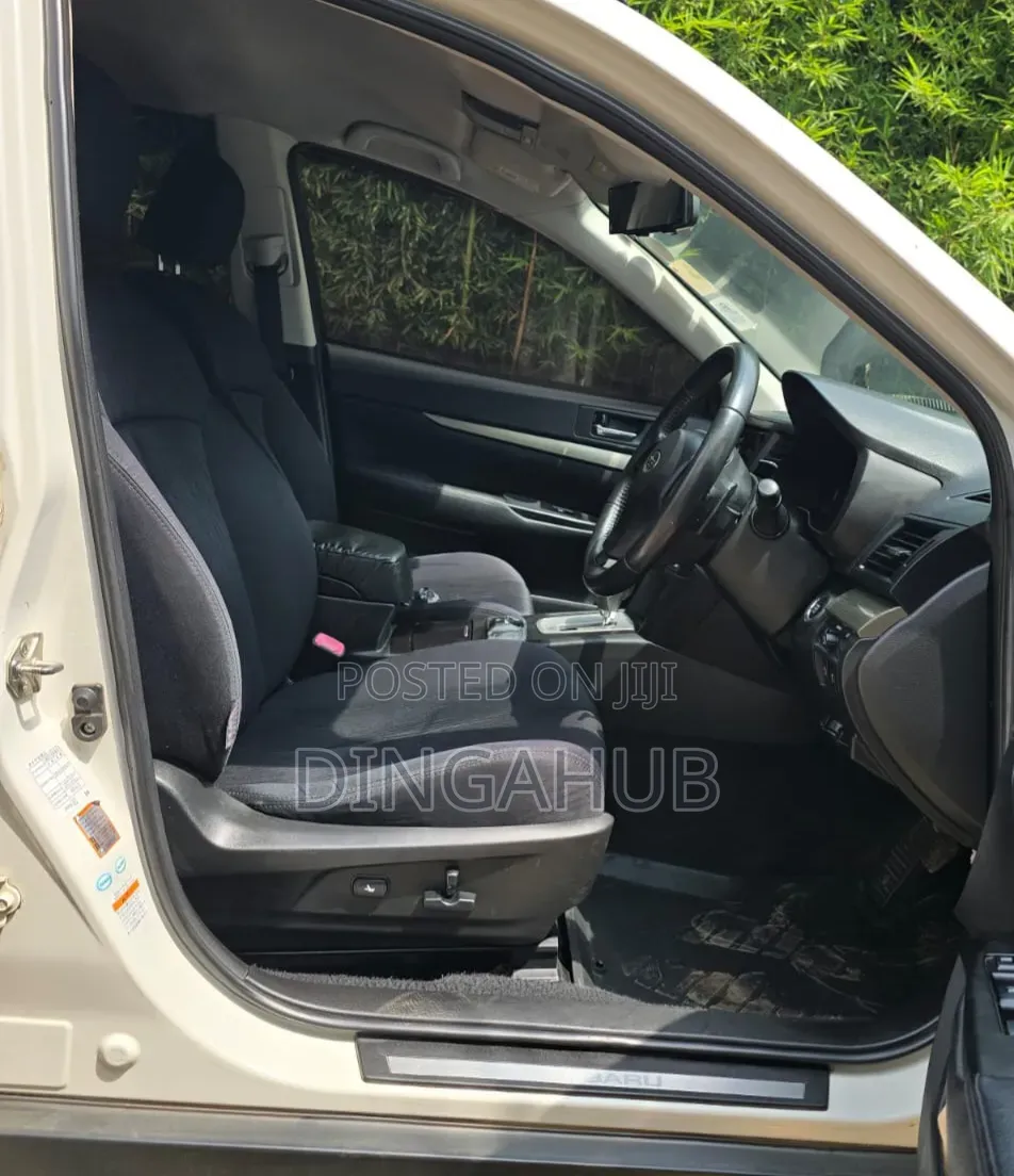 Subaru Outback 2.5i 4dr Wagon AWD (2.5L 4cyl 6M) 2014 White