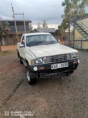 Toyota Hilux 1988 Beige