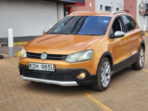 Volkswagen Golf 2015 Gold
