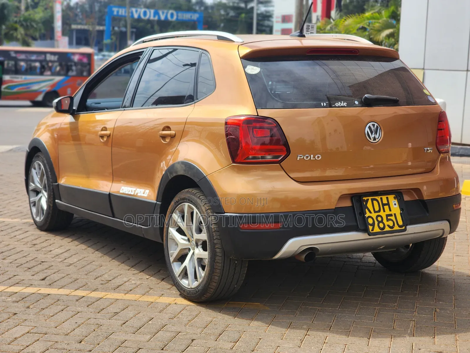 Volkswagen Golf 2015 Gold