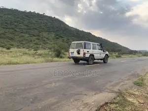5 Acres Thigio / Ndiuni 5 Acres Touching Tarmac