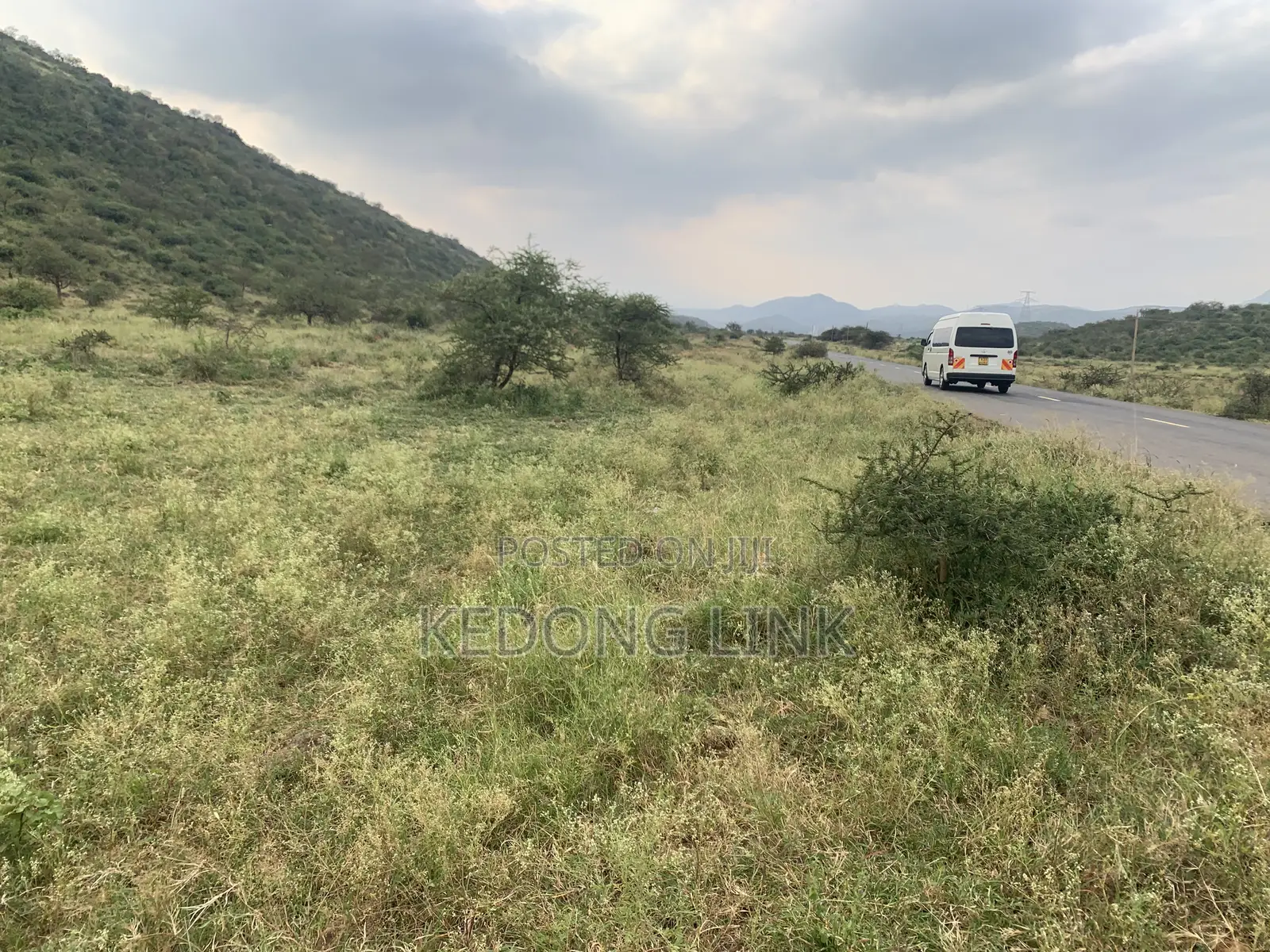5 Acres Thigio / Ndiuni 5 Acres Touching Tarmac