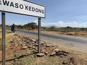 1/2 Acre Ewuaso Kedong Touching Tarmac