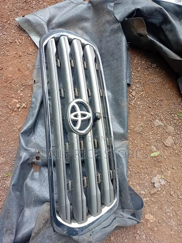 Lc 200 Front Grille 2008-2015 Model